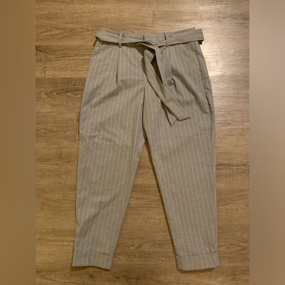 NWT Banana Republic Women’s Gray Pinstripe Pants Size 6 Cuffed - Picture 1 of 5